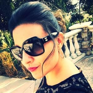 Meet your Posher, Julia